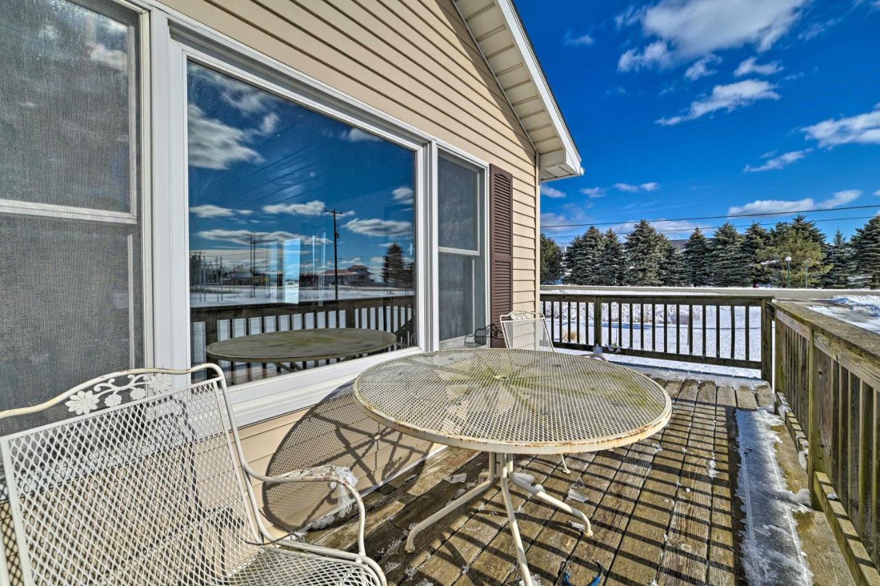 Cozy Tawas City Home With Views Of Lake Huron! Exterior photo